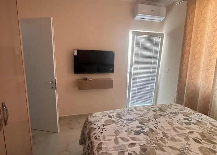 Blue Wave Durres * Golem (Tirana)